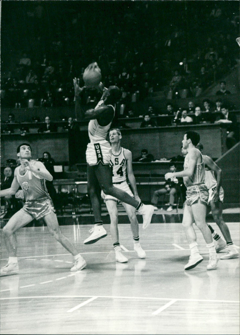 Olympia Tokyo - basketball - Vintage Photograph