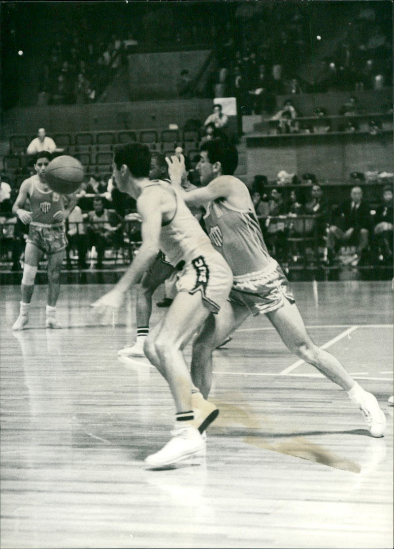 Olympia Tokyo - basketball - Vintage Photograph