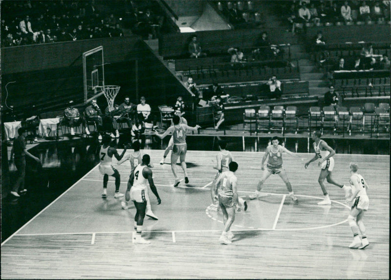 Olympia Tokyo - basketball - Vintage Photograph