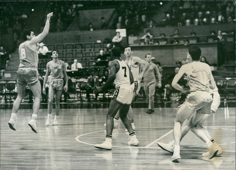 Olympia Tokyo - basketball - Vintage Photograph