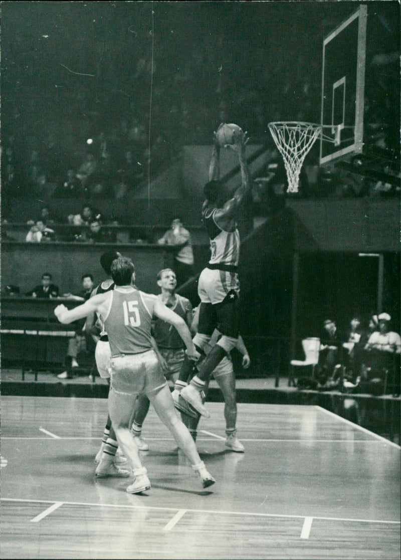 Olympia Tokyo - basketball - Vintage Photograph