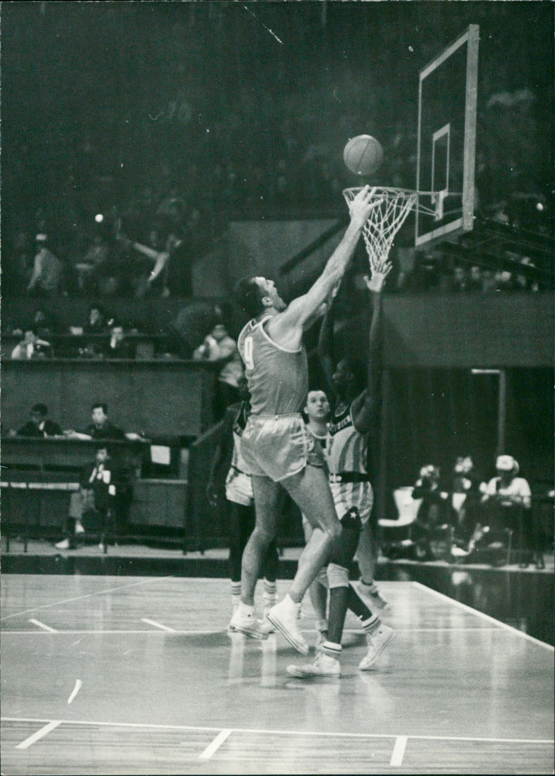 Olympia Tokyo - basketball - Vintage Photograph