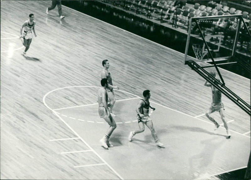 Olympia Tokyo - basketball - Vintage Photograph