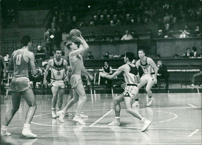 Olympia Tokyo - basketball - Vintage Photograph