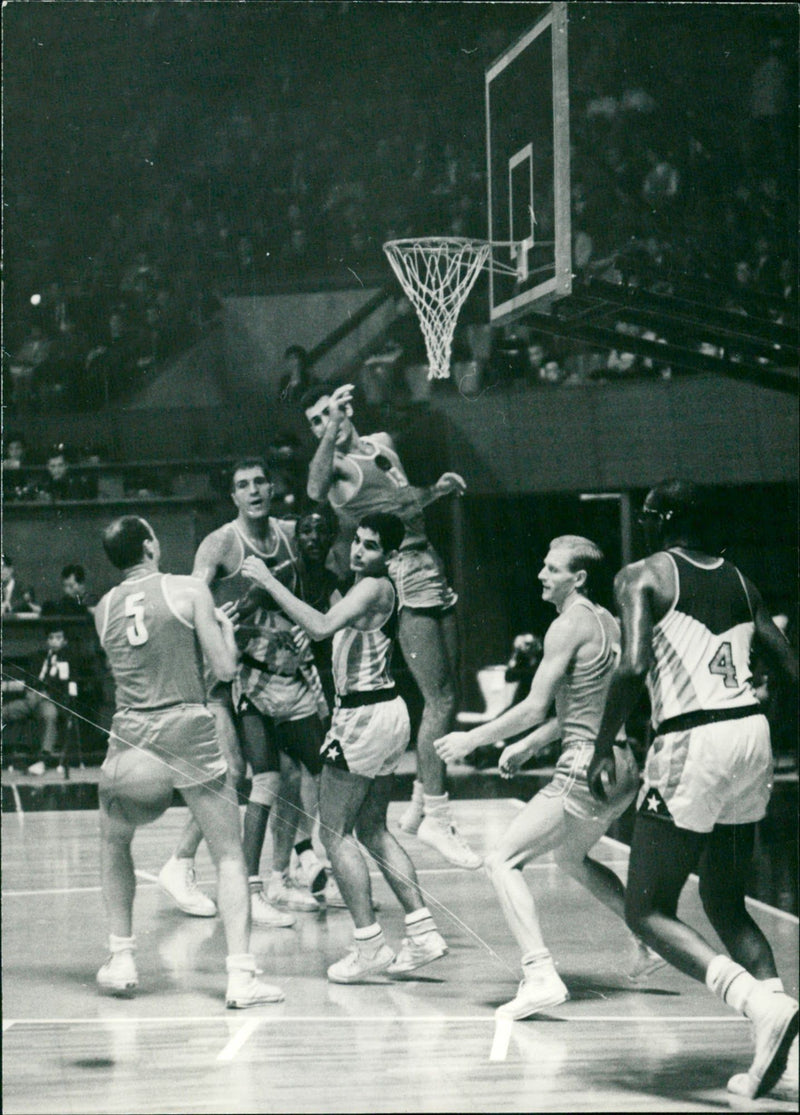 Olympia Tokio - Basketball - Vintage Photograph