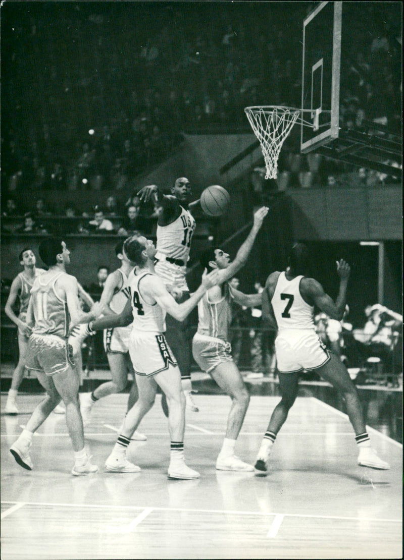 Olympia Tokyo - basketball - Vintage Photograph