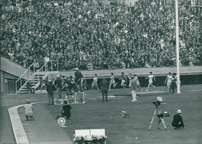 Olympische Spiele - Ziellinie der Sprinter - Vintage Photograph