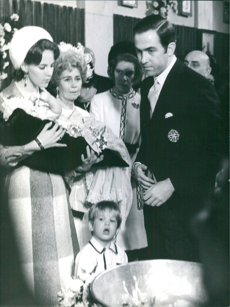 PETIT PRINCE NICOLAS BEAUCOUP PLEURE LOURS PRESS PARIS MARIE INTERNATIONAL - Vintage Photograph