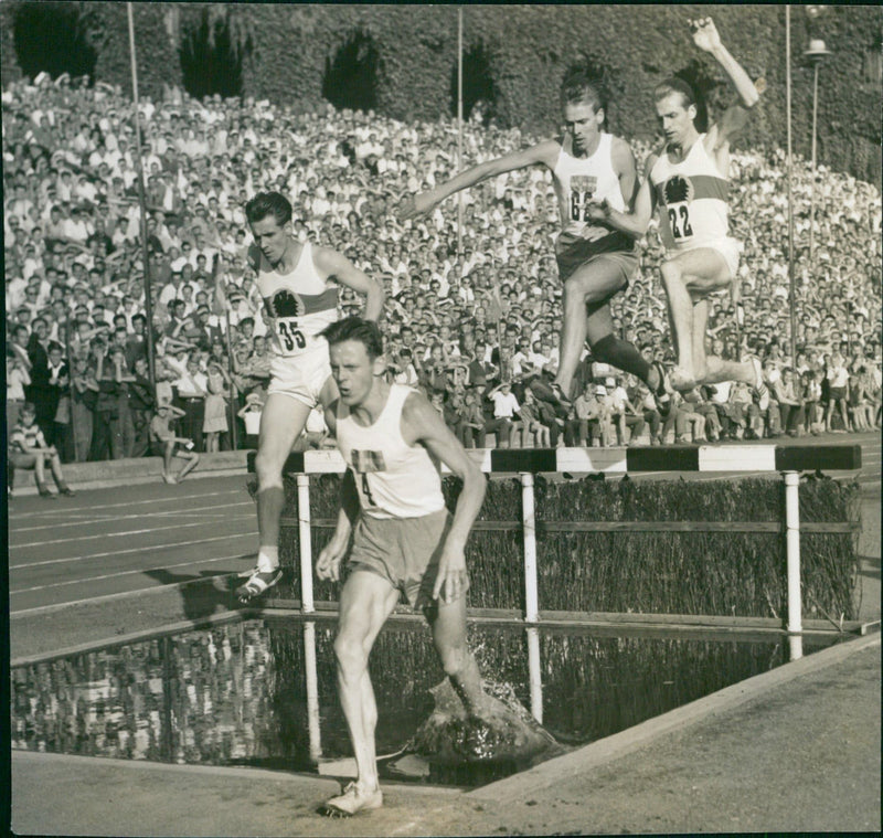 Athletics Sweden - Germany. 3000 meters obstacle. In the lead Curt Söderberg, Helmuth Thumm, Åke Jansson and Walter Müller - Vintage Photograph