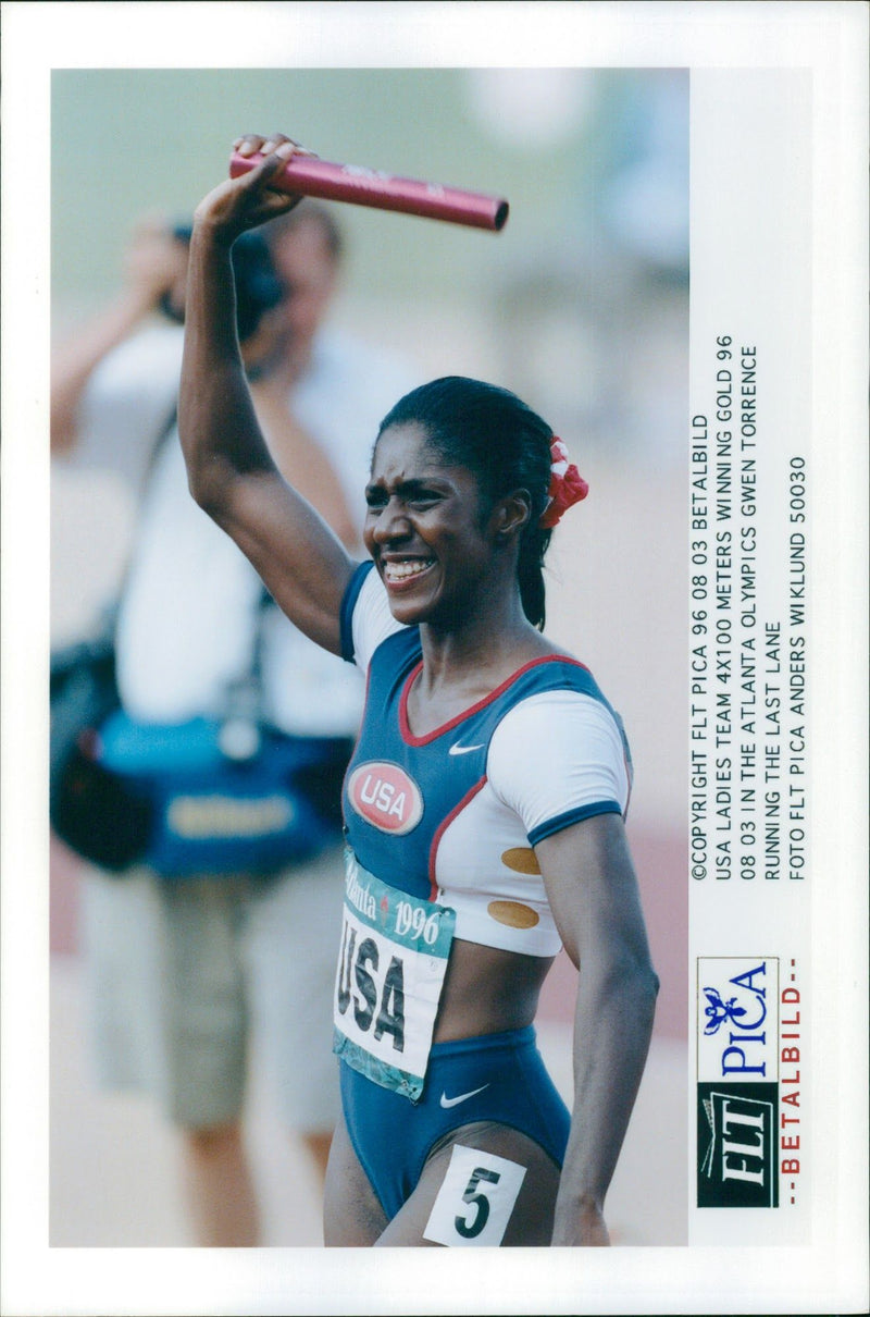 Gwen Torrence, USA, takes gold in 4x100 meters, Olympics in Atlanta - Vintage Photograph