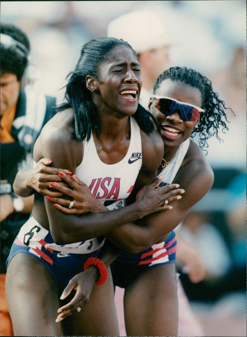 Gwen Torrence (USA), congratulations on the victory in the 400 meters during the Olympics in Barcelona - Vintage Photograph