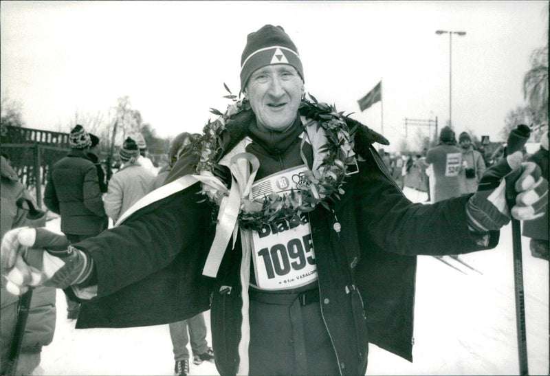 Swedish-American Sven Flodström passed the Vasaloppet and won the bet, thus getting a quarter of a million to the cultural center in Chicago - Vintage Photograph