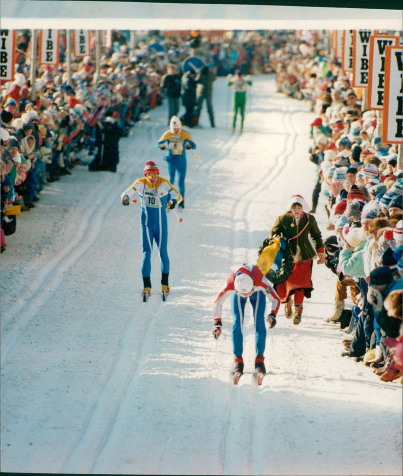 The final sprint Vasaloppet 1987. Anders Larsson pulls away from Örjan Blomqvist and Sven-Erik Danielsson - Vintage Photograph