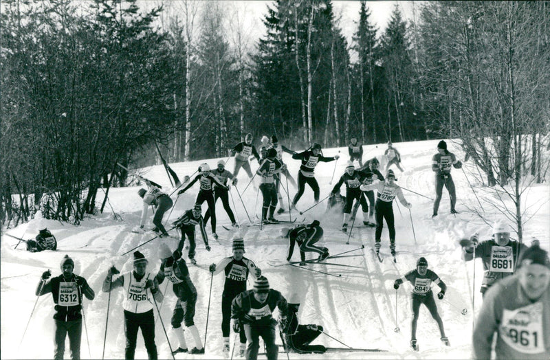 Mass throw in the Vasaloppet 1986 - Vintage Photograph