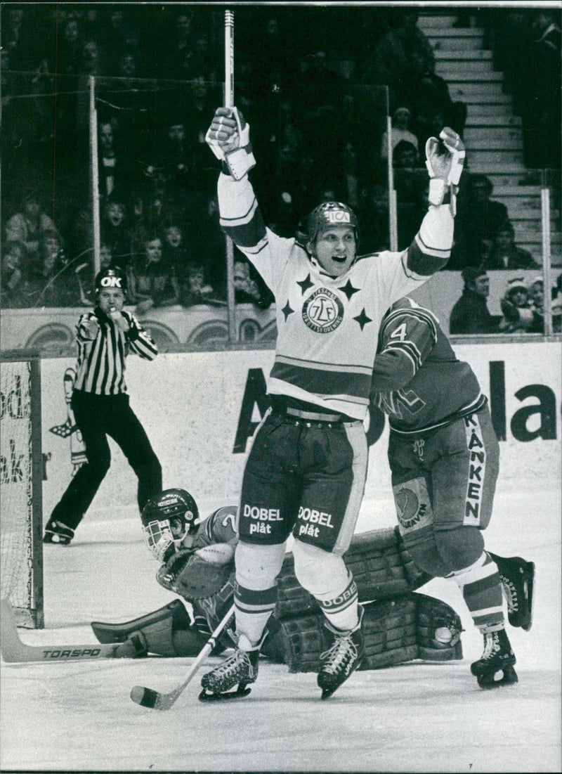 1979 SWEDEN LAKE PLACID PRESS MATS AHLBERG LEENDED LAMBAR ROOM - Vintage Photograph