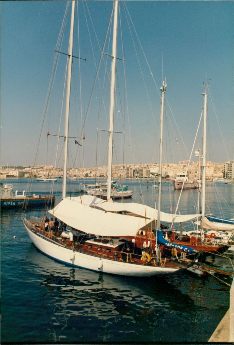 NIVEA Ghee A.N.L0901SNNNAR - 23
NIVEA in
9 8 as - Vintage Photograph