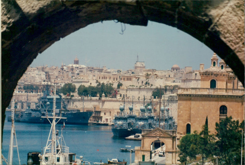 6 . :: A 514 M 1063 - Vintage Photograph