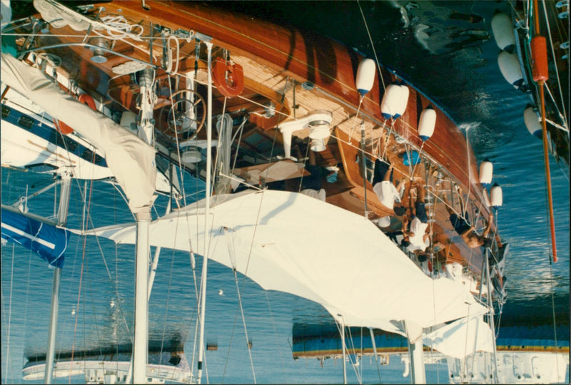 985
NIVEA in
9 8 as - Vintage Photograph