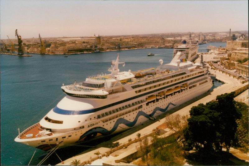 AIDAvita VW UVUVEL AIDAvita . - Vintage Photograph