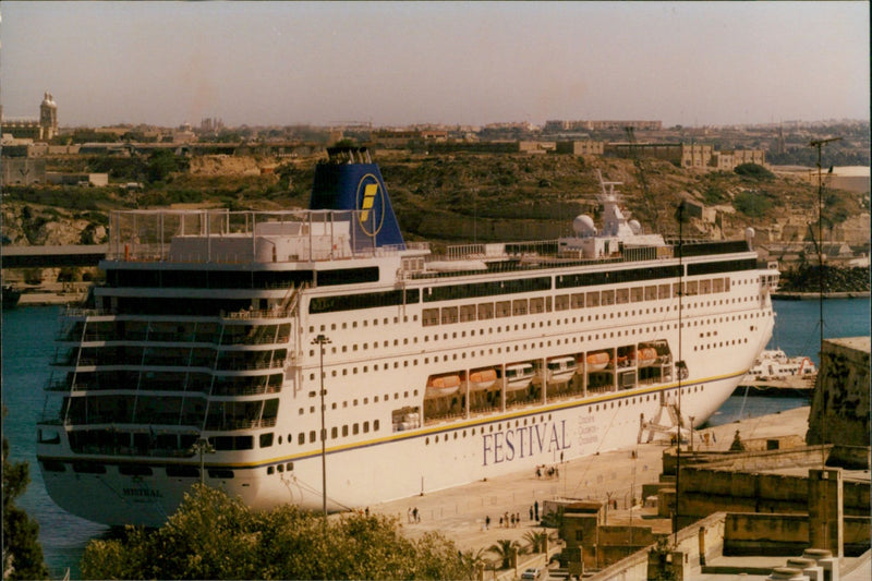 HITRO DO FESTIVAL UVUVEL AIDAvita . - Vintage Photograph
