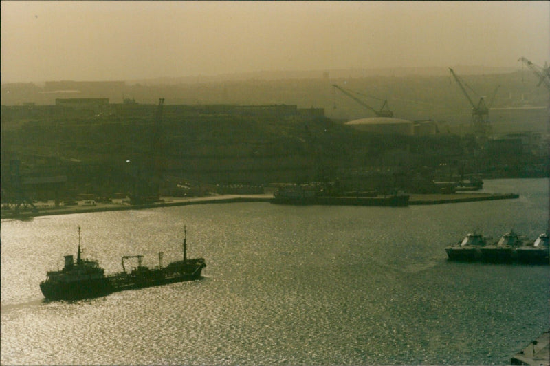 Harbour pilots dispute - Vintage Photograph