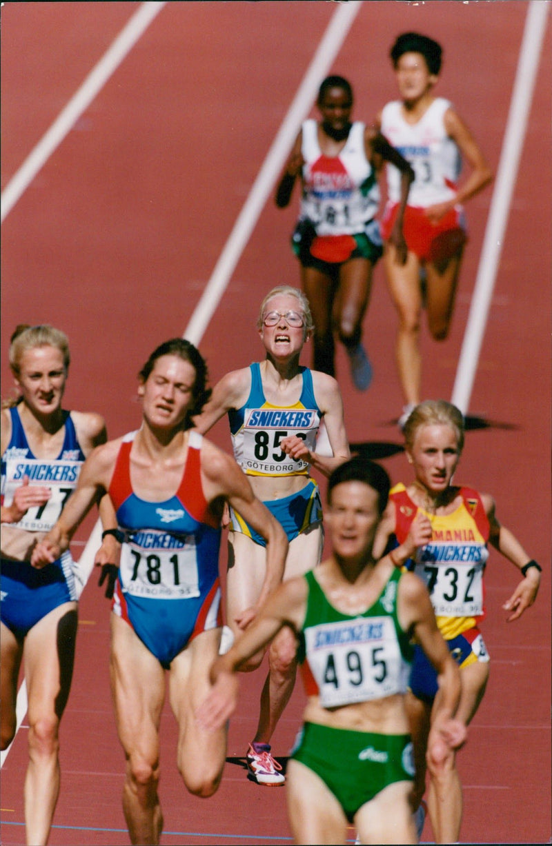 Sara Wedlund runner - Vintage Photograph