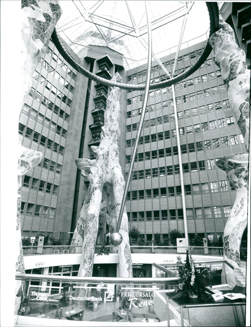 1998 PLACE BUILDING WORKERS BUROS ATRICOM LYONER STRAE FILM - Vintage Photograph