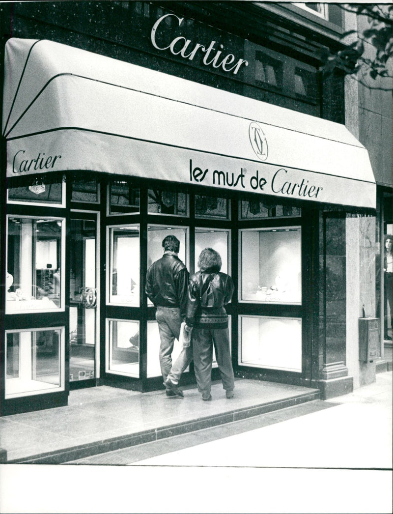 BUNDLES MUSIC COOP CHANEL CARTIER HARTIER LES MUT STRAEN GOE MICK - Vintage Photograph