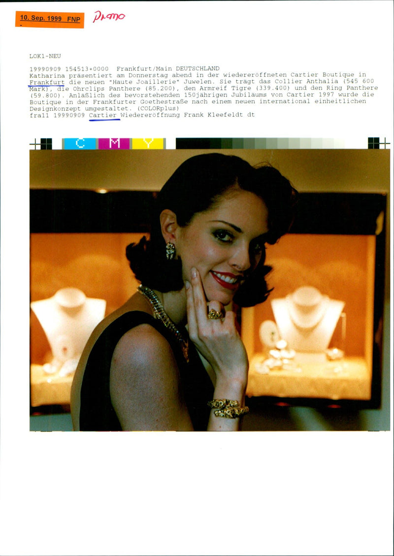 1999 BUNDLES CARTIER MUSIC COOP CHANEL KATHARINA INTERNATIONAL - Vintage Photograph