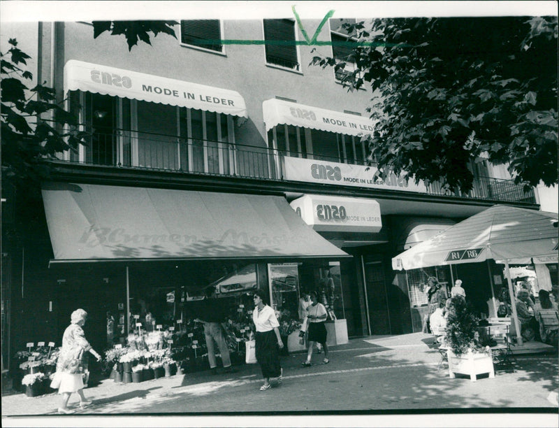 1988 GROUPS EDEKA MARKT ECKSTEIN FOTOGESEL ESPRIT EICH SCHL FILM - Vintage Photograph