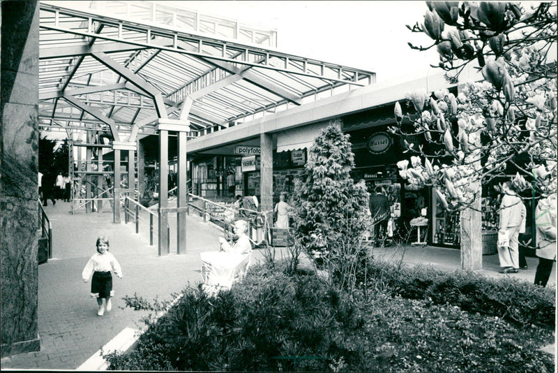 1989 AFTER JAUNUS CENTRI HUSSEL POLYFOTO HUSSELMOD MAINA TAUNUS ZENTRUM FILM - Vintage Photograph