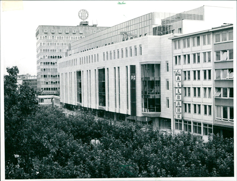 1988 PEEK CLOPPENBURG OPENS TODAY AROUND SQUARE METERS SALES ITEM FILM - Vintage Photograph