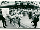 1987 EVENT BOYS AND GIRLS WERE DISTRIBUTED SHEW FILM - Vintage Photograph