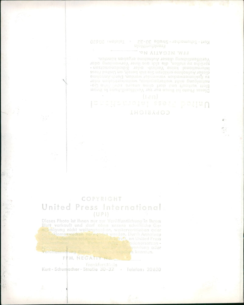 JEODE ACCEPTING THIS PHOT - Vintage Photograph