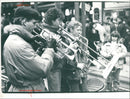 1988 NAGLATS MUSICIANS ALAN STRAEN ZAL ANIS VISIT ZEIL HEUSENSTA MICK - Vintage Photograph