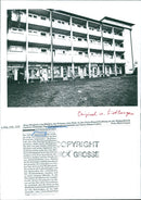 1996 COMPANY MISCELLANEUS SMALL STREET LOOKS FILM ARCHITEC - Vintage Photograph