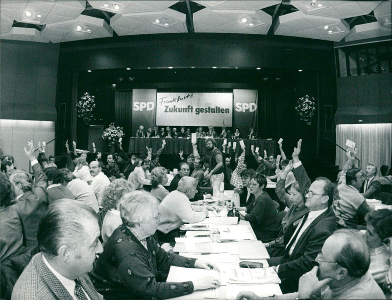 PARTIES FRANKFURTS SPD SHAPING FUTURE SPDOOOF FILM - Vintage Photograph