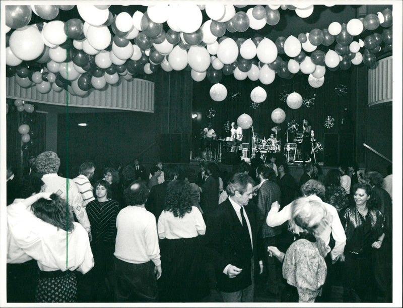 1988 PARTIES VOLKER HAUFF SIXTH SPD CHRISTMAS POPULAR EDUCATIO FILM - Vintage Photograph