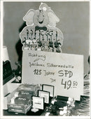 PARTIES CUTE ELEPHANT ICEC FICHTUNG JUBILEES SILVER MEDAL YEARS SPD FILM - Vintage Photograph