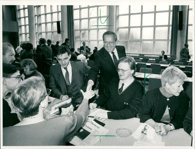PAGE CLIENT KREISVERBAND FRANKFURT DRIEK TOLL HAVE BALANCE BELES DATE FILM - Vintage Photograph