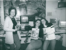 1999 YOUTH CENTRES CLUBS HOUSEHOLDS LOADING TOO OVERMACHINELL WON AUNHE FILM - Vintage Photograph