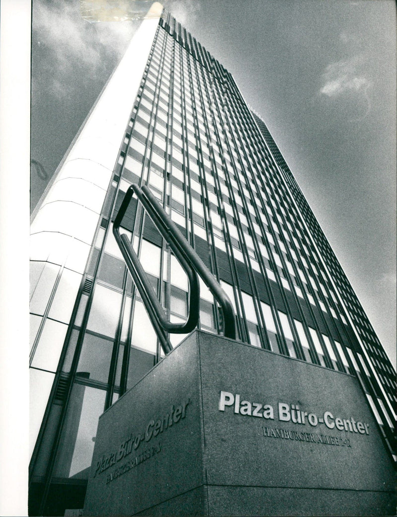 MARIOTT HOTEL CHEM WESTENDGATE PLAZA OFFICE CENTER HAMBURGER ALLELSA HAS FILM - Vintage Photograph