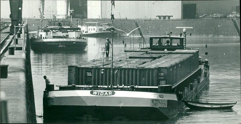 1984 SHIP FRESHER JACK AJAX SCHITTA OSTHAFEN NENSCHIFT TOSO HAIN - Vintage Photograph