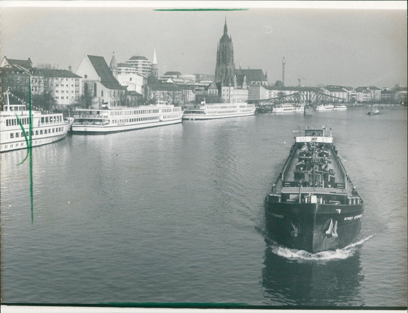 Main ships - Vintage Photograph