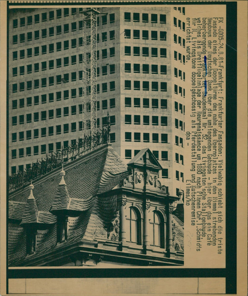 HOCH HAUSER DEUTSCHE BANK TWIN TOWERS CONSTRUCTION MODELS ARCHITECTURAL MON - Vintage Photograph