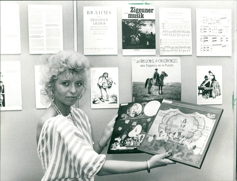EXHIBITIONS BRAHMS GYPSY MUSIC CIGEUNER LIEDER CEPETTES LEIPZIG HUNGROISE - Vintage Photograph
