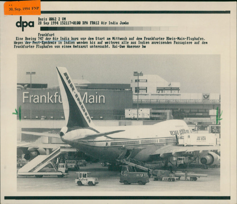 1994 SHAN THERE PASSENGERS ARRIVING INDIA ARE STILL FURTHER NOTICE EXAMINED - Vintage Photograph