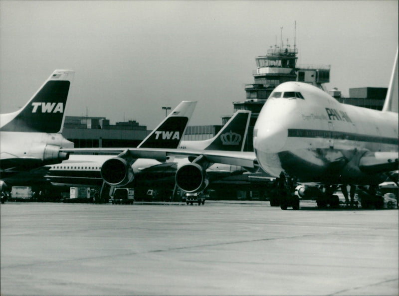 LOADING THERE EXTRA MAC CLEANING FOLDER USE THAT - Vintage Photograph