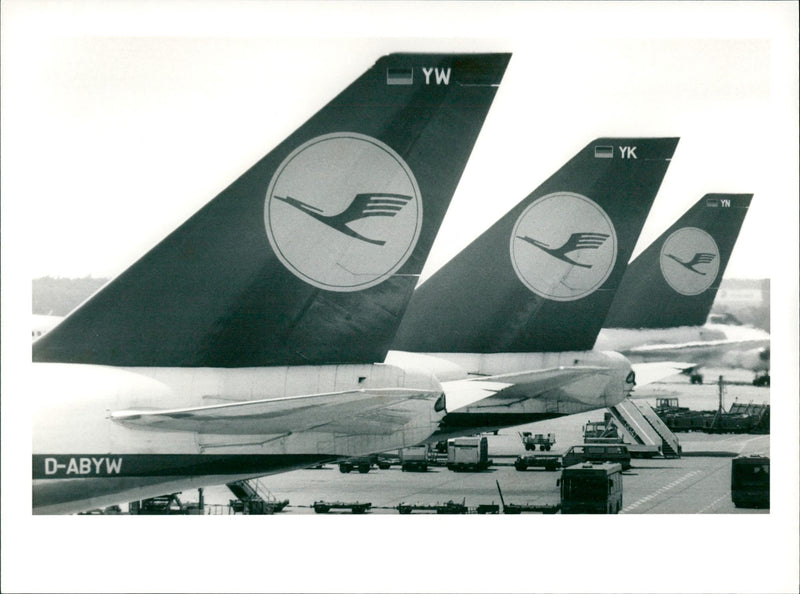 LOADING EXTRA CLEANING FOLDER THERE - Vintage Photograph