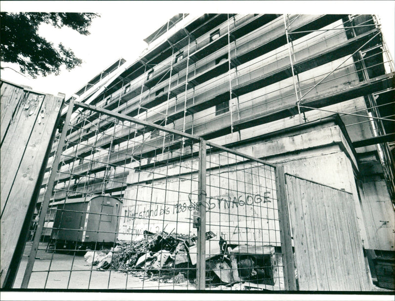 BUNKER FRIEDBERGER PLANT HETSTEHDEIS IBOEN SYNAGOGE PODENT JOCHEN FILM - Vintage Photograph